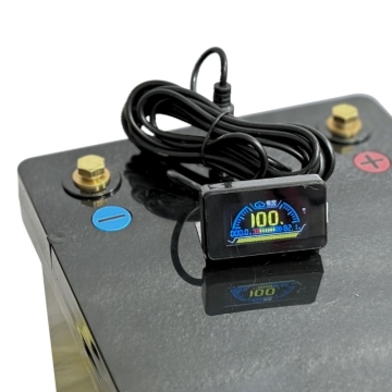 AkuBox LiFePO4 280Ah 25,60V 7,16kWh with external LCD